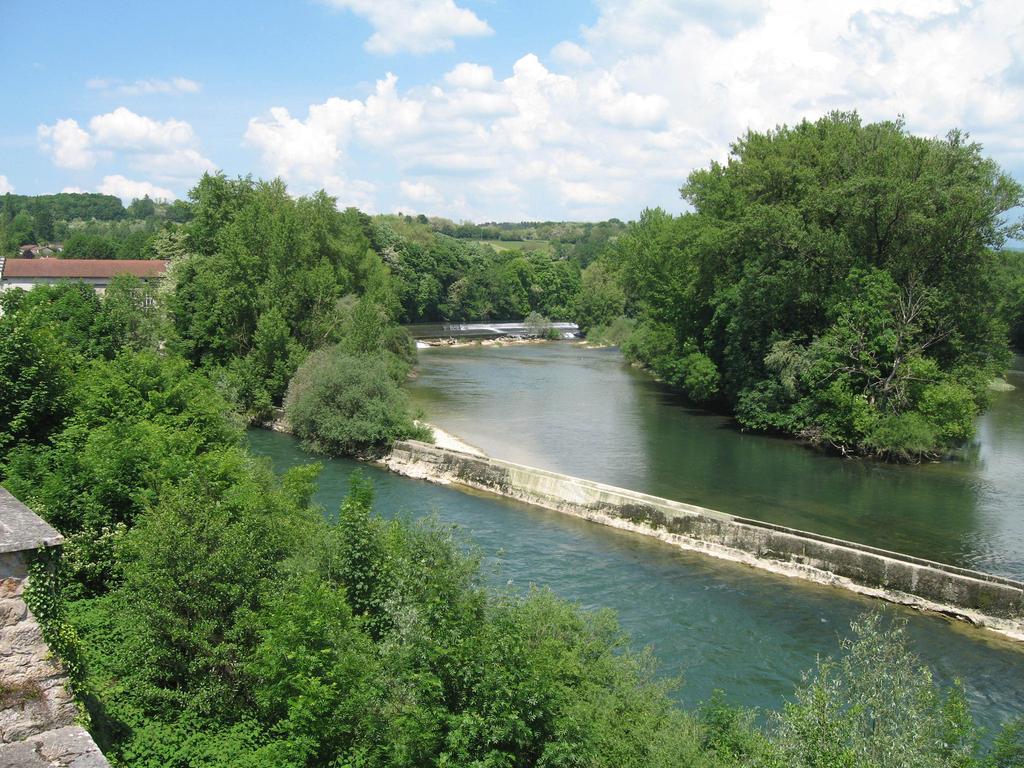 Au Faisan Doré Neuville-sur-Ain Exterior foto